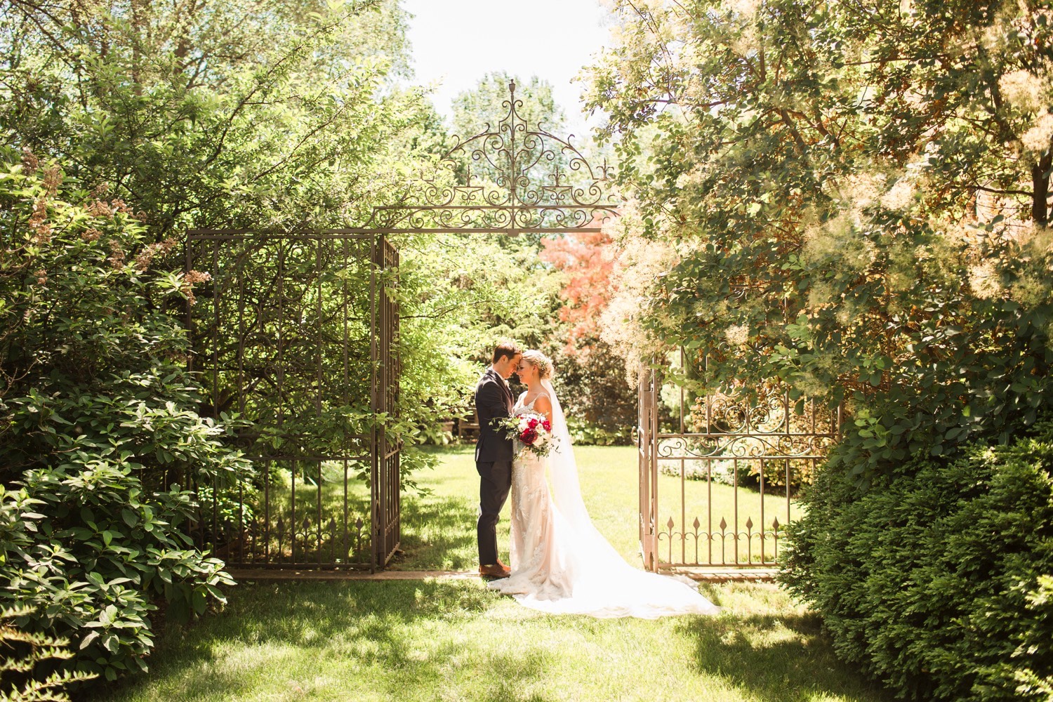 summer-wedding-paine-gardens-oshkosh